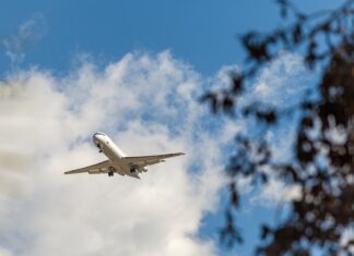 Z kim NFZ zawiera umowy?